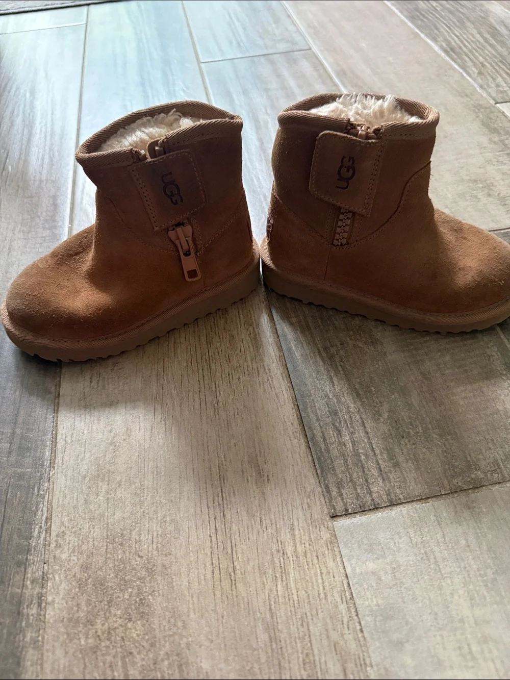 UGG Kids Chestnut Suede Shearling-Lined Slip-On Boots